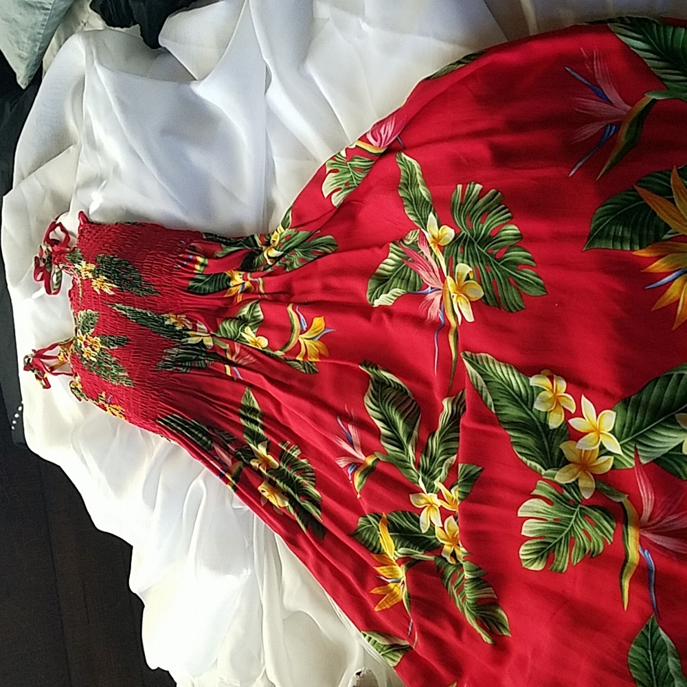Cheerful spaghetti strap, elasticized bodice with slightly flowing midi skirt.